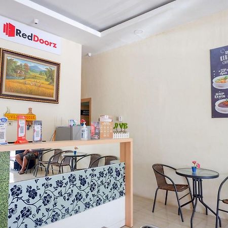 Reddoorz Plus @ Losari ماكاسار المظهر الخارجي الصورة