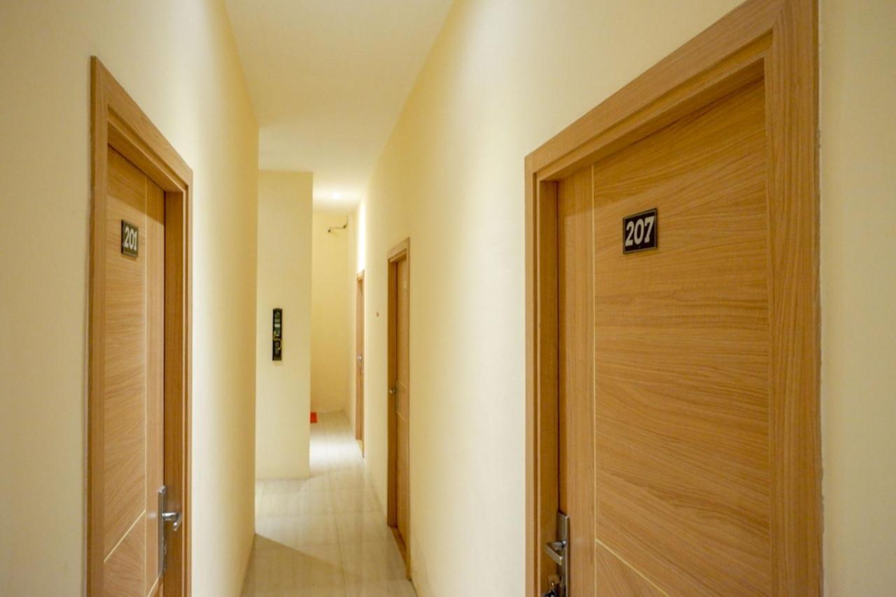 Reddoorz Plus @ Losari ماكاسار المظهر الخارجي الصورة