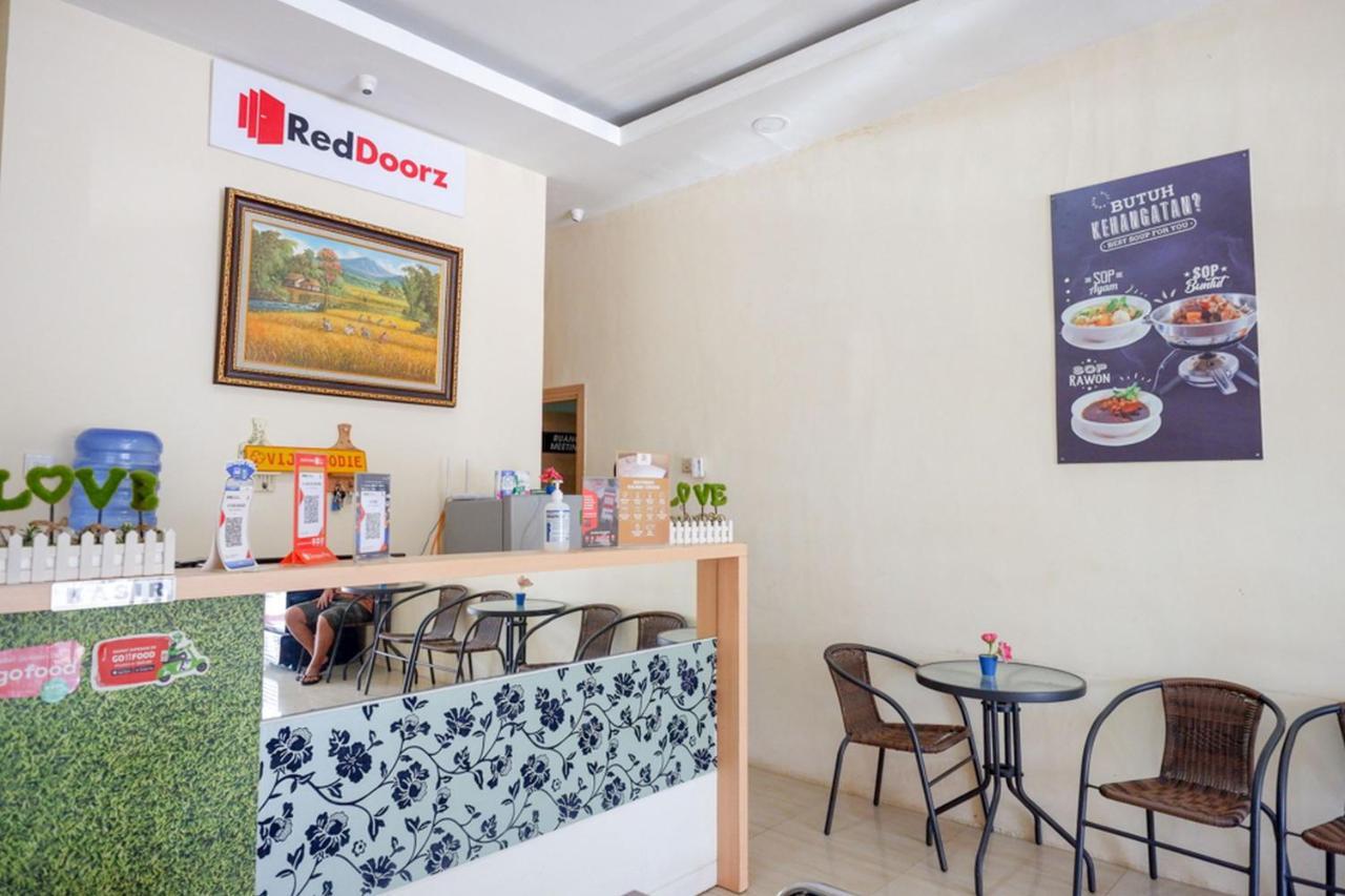 Reddoorz Plus @ Losari ماكاسار المظهر الخارجي الصورة