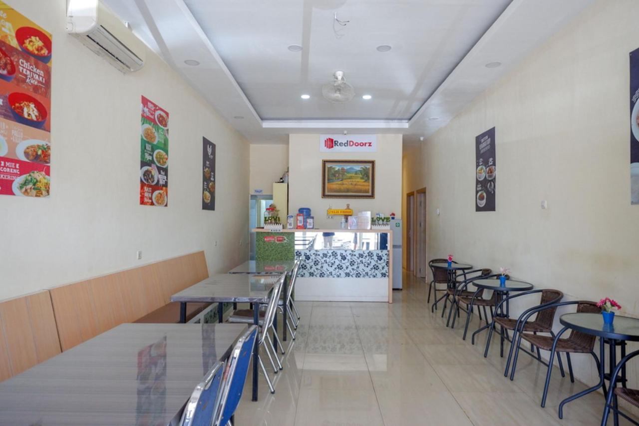 Reddoorz Plus @ Losari ماكاسار المظهر الخارجي الصورة