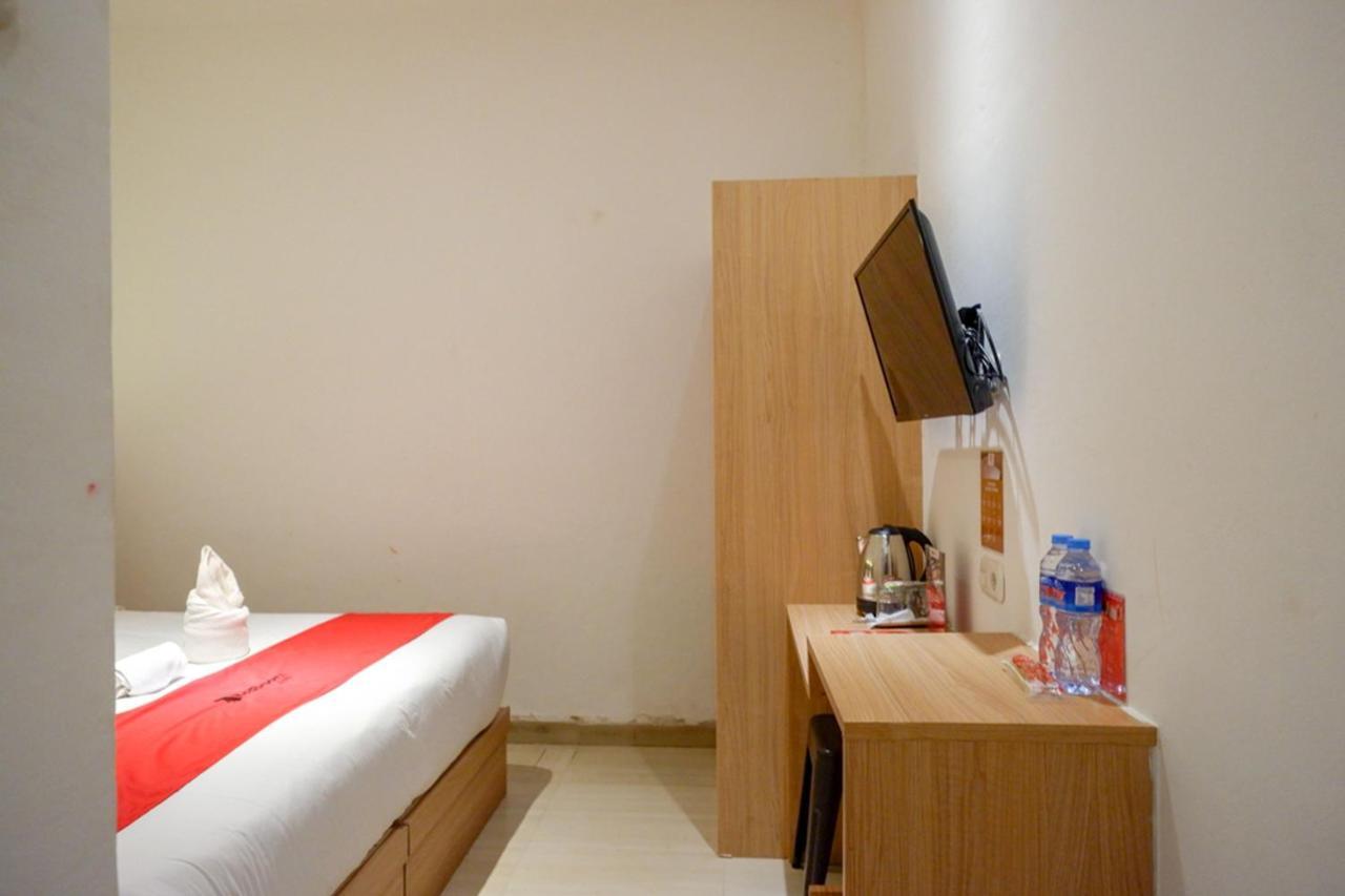 Reddoorz Plus @ Losari ماكاسار المظهر الخارجي الصورة