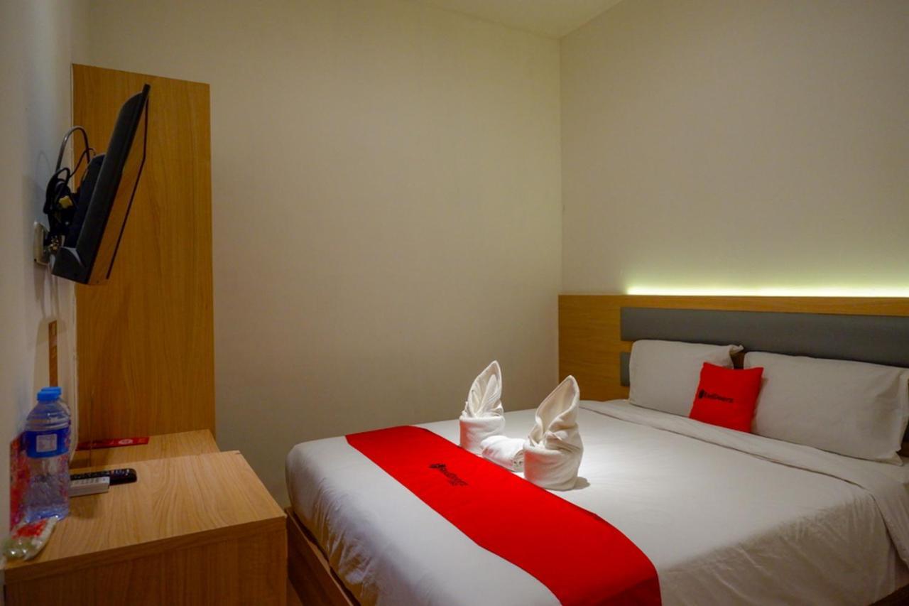 Reddoorz Plus @ Losari ماكاسار المظهر الخارجي الصورة